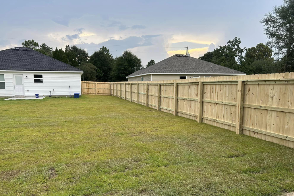 residential wood fence contractors serving Grand Forks ND and East Grand Forks MN