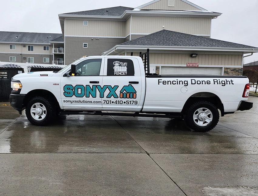 fence contractors serving Grand Forks ND and East Grand Forks MN specializing in vinyl, wood, chain link, ornamental, residential, and commercial fencing