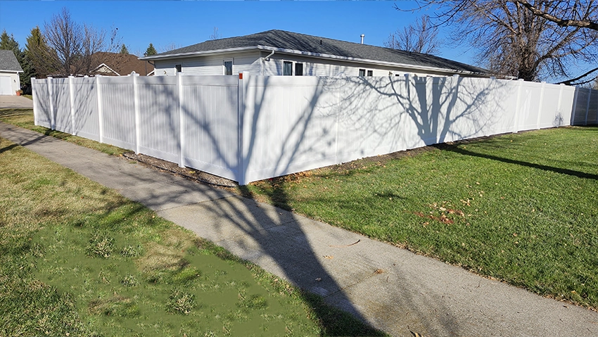 Residential and commercial vinyl fencing in Grand Forks ND