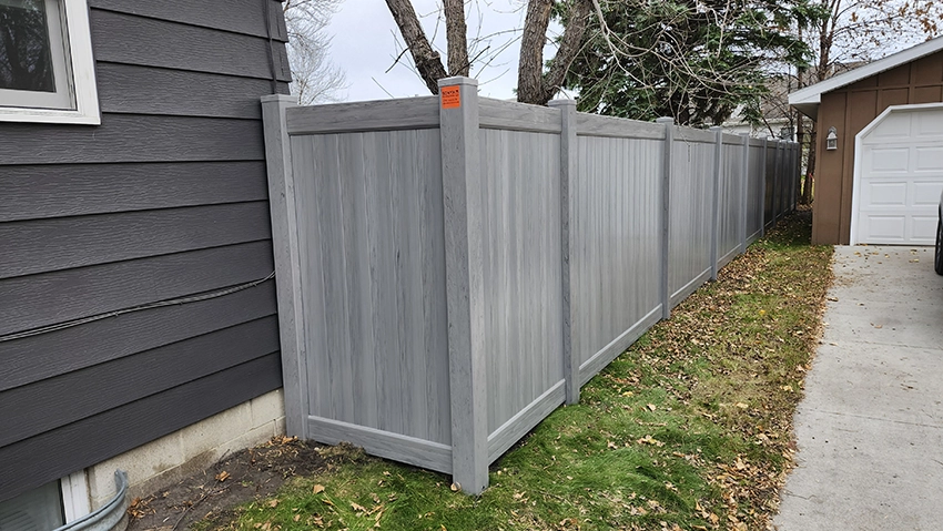 Local vinyl fence contractors serving Grand Forks North Dakota