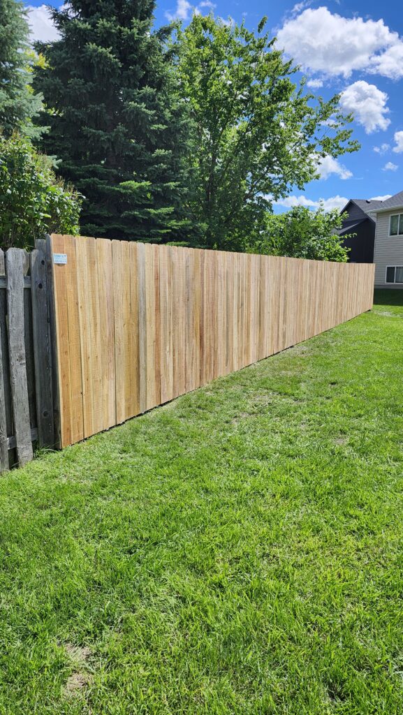 Wood fence contractors serving East Grand Forks MN